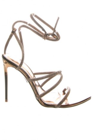 Сандали Steve Madden, Размер 39, Цвят Златист, Цена 89,47 €