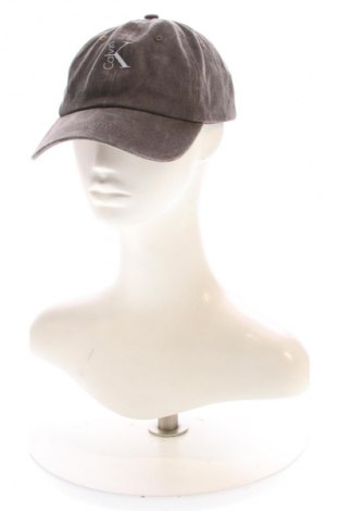 Шапка Calvin Klein, Цвят Кафяв, Цена 30,57 €