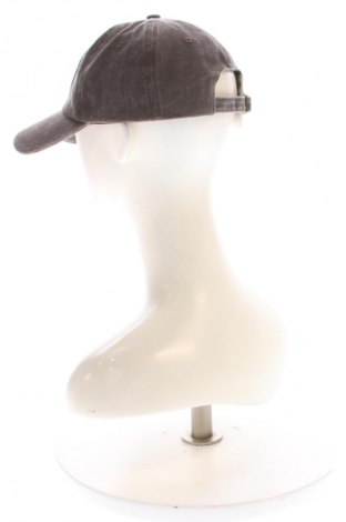 Шапка Calvin Klein, Цвят Кафяв, Цена 30,57 €