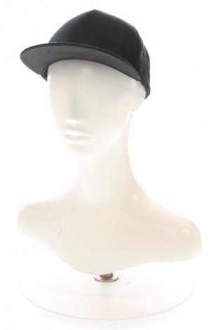 Шапка Yupoong, Цвят Черен, Цена 8,69 €