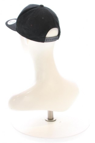 Шапка Yupoong, Цвят Черен, Цена 8,69 €