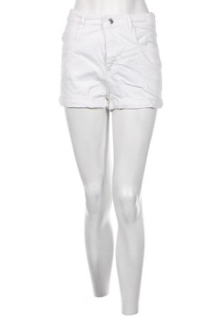 Γυναικείο κοντό παντελόνι Ole By Koton, Μέγεθος S, Χρώμα Λευκό, Τιμή 15,28 €