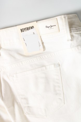 Дамски къс панталон Pepe Jeans, Размер M, Цвят Бял, Цена 25,40 лв.