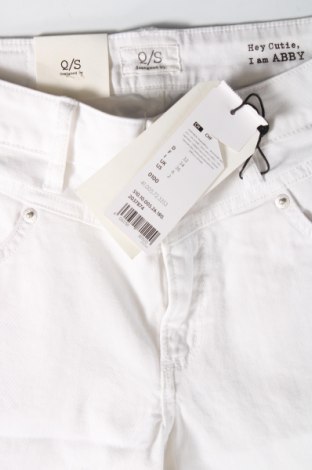 Дамски къс панталон Q/S by S.Oliver, Размер XS, Цвят Бял, Цена 19,20 лв.