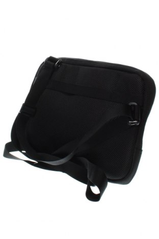 Чанта за лаптоп Eastpak, Цвят Черен, Цена 84,00 лв.