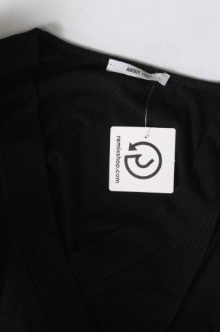 Γυναικεία μπλούζα About You, Μέγεθος M, Χρώμα Μαύρο, Τιμή 4,12 €