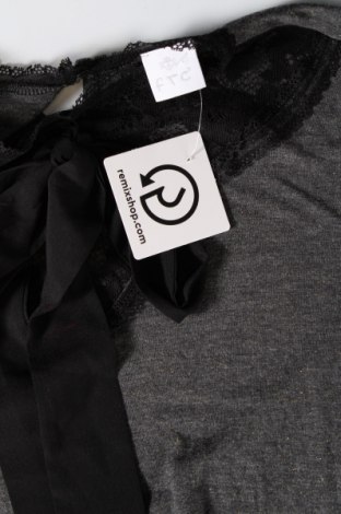 Γυναικεία μπλούζα FTC, Μέγεθος XS, Χρώμα Γκρί, Τιμή 11,43 €