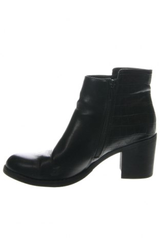Dámské boty  Clara Barson, Velikost 38, Barva Černá, Cena  670,00 Kč