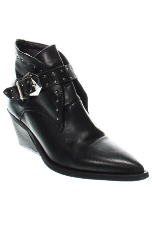 Dámské boty  Ovye, Velikost 36, Barva Černá, Cena  1 020,00 Kč