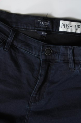 Blugi de femei Armani Jeans, Mărime L, Culoare Albastru, Preț 162,50 Lei
