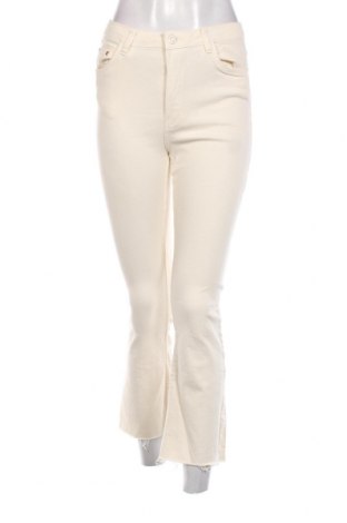 Damen Jeans Bershka, Größe M, Farbe Ecru, Preis 9,88 €