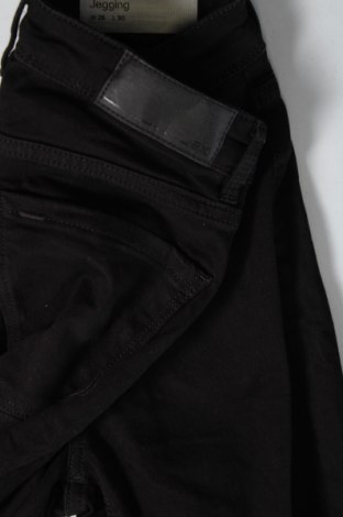 Dámske džínsy  Edc By Esprit, Veľkosť XS, Farba Čierna, Cena  3,45 €