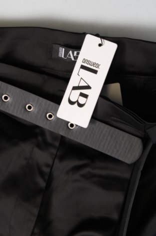 Дамски къс панталон Answear, Размер M, Цвят Черен, Цена 20,77 лв.