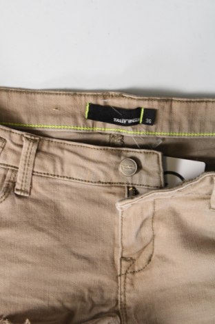 Дамски къс панталон Tally Weijl, Размер S, Цвят Бежов, Цена 18,82 лв.
