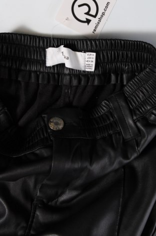 Pantaloni de piele pentru damă Bershka, Mărime S, Culoare Negru, Preț 25,00 Lei