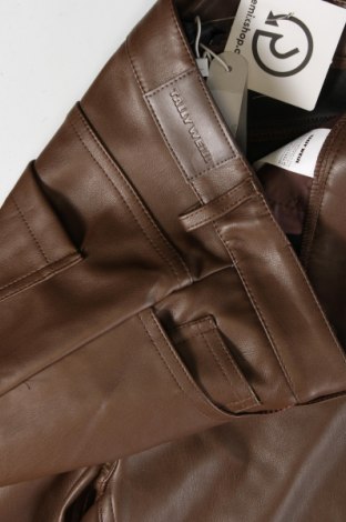 Pantaloni de piele pentru damă Tally Weijl, Mărime XS, Culoare Maro, Preț 37,83 Lei
