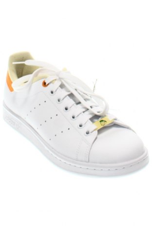 Дамски обувки Adidas Originals, Размер 40, Цвят Бял, Цена 161,00 лв.