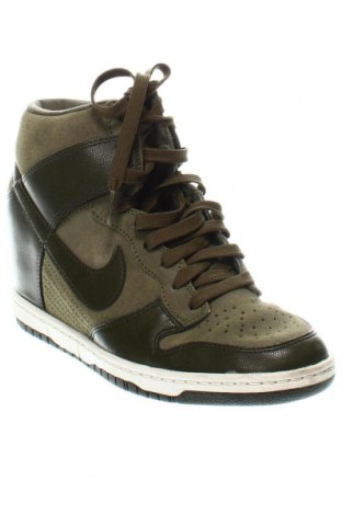 Дамски обувки Nike, Размер 40, Цвят Зелен, Цена 54,40 лв.