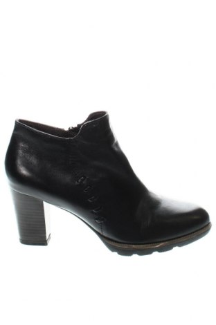 Дамски обувки Tamaris, Размер 37, Цвят Черен, Цена 29,92 лв.