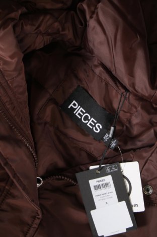 Γυναικείο μπουφάν Pieces, Μέγεθος S, Χρώμα Καφέ, Τιμή 21,14 €