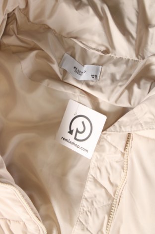Γυναικείο μπουφάν Reserved, Μέγεθος M, Χρώμα  Μπέζ, Τιμή 11,87 €