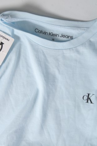Детска тениска Calvin Klein Jeans, Размер 15-18y/ 170-176 см, Цвят Син, Цена 54,51 лв.