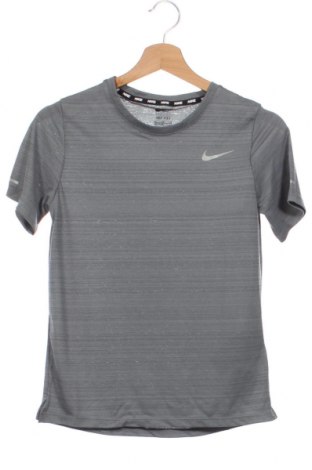 Детска тениска Nike, Размер 9-10y/ 140-146 см, Цвят Сив, Цена 43,07 лв.