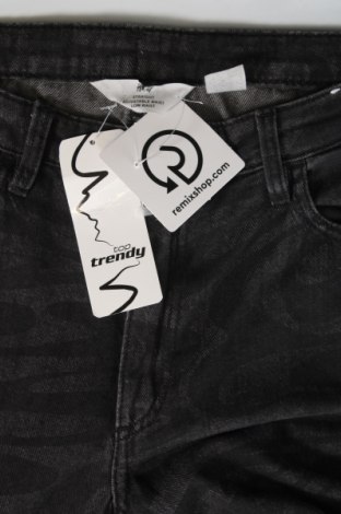 Dziecięce jeansy H&M, Rozmiar 13-14y/ 164-168 cm, Kolor Szary, Cena 64,00 zł