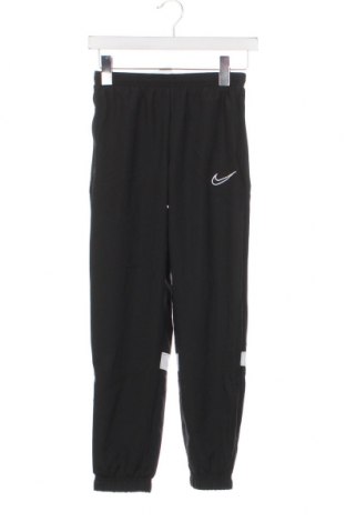 Детско спортно долнище Nike, Размер 8-9y/ 134-140 см, Цвят Черен, Цена 51,62 лв.