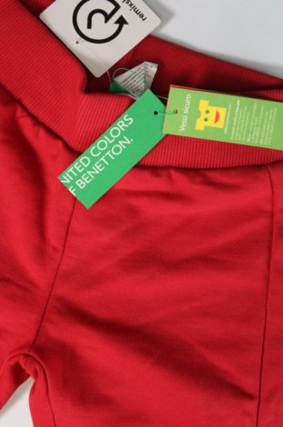 Dětské tepláky United Colors Of Benetton, Velikost 3-4y/ 104-110 cm, Barva Červená, Cena  855,00 Kč