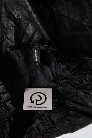 Kožená sukňa , Veľkosť L, Farba Čierna, Cena  2,79 €