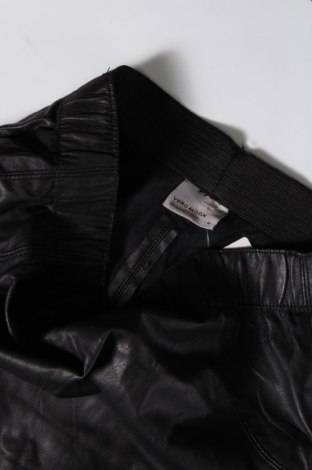 Kožená sukně  Vero Moda, Velikost M, Barva Černá, Cena  77,00 Kč