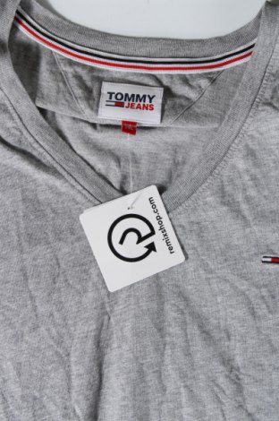 Pánské tričko  Tommy Jeans, Velikost XXL, Barva Šedá, Cena  680,00 Kč