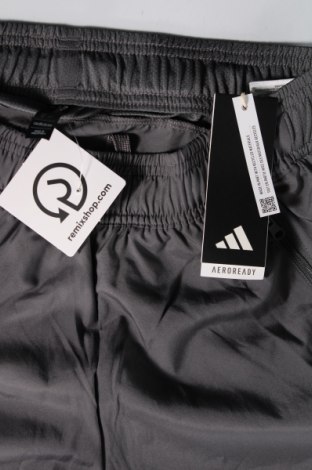 Мъжки къс панталон Adidas, Размер S, Цвят Сив, Цена 58,29 лв.