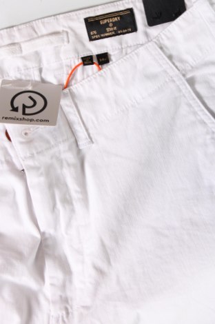 Ανδρικό κοντό παντελόνι Superdry, Μέγεθος M, Χρώμα Λευκό, Τιμή 35,05 €