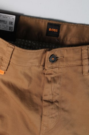 Мъжки панталон BOSS, Размер L, Цвят Бежов, Цена 191,88 лв.