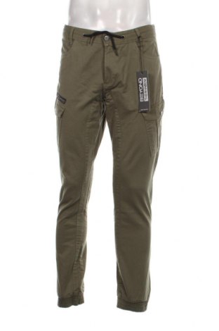 Pantaloni de bărbați Beyond The Rainbow, Mărime M, Culoare Verde, Preț 130,26 Lei