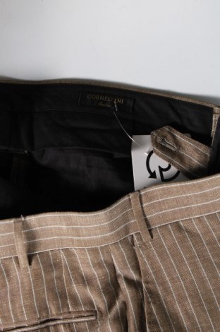 Мъжки панталон Corneliani, Размер L, Цвят Бежов, Цена 29,72 лв.