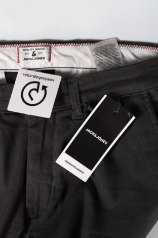 Pantaloni de bărbați Jack & Jones, Mărime M, Culoare Negru, Preț 269,74 Lei