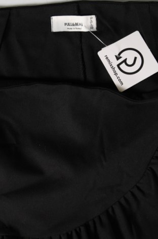 Пола - панталон Pull&Bear, Размер M, Цвят Черен, Цена 8,70 лв.