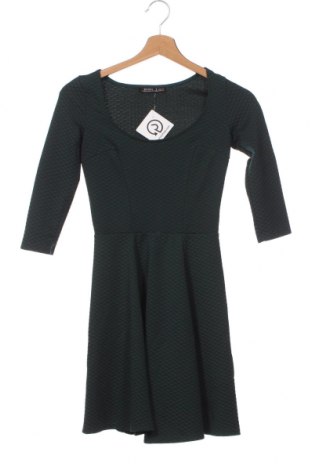 Φόρεμα Bershka, Μέγεθος XS, Χρώμα Πράσινο, Τιμή 4,75 €