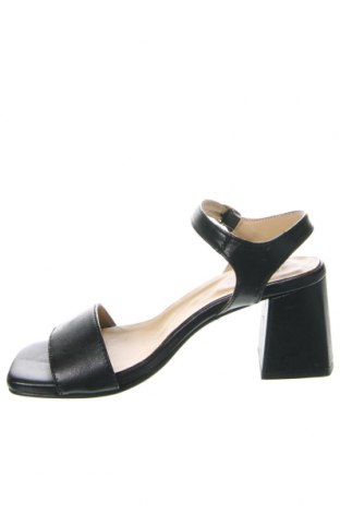 Sandale Answear, Mărime 36, Culoare Negru, Preț 253,29 Lei