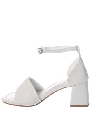 Sandalen Answear, Größe 37, Farbe Weiß, Preis 39,69 €