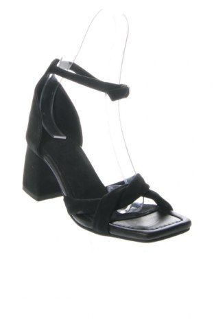 Sandále Answear, Veľkosť 37, Farba Čierna, Cena  33,74 €