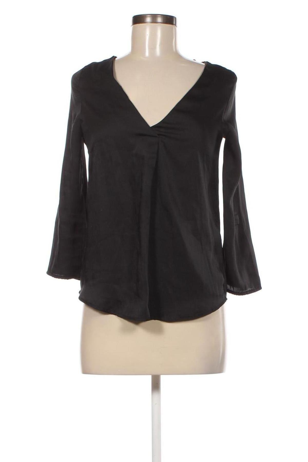 Дамска блуза Pull&Bear, Размер XS, Цвят Черен, Цена 18,82 лв.