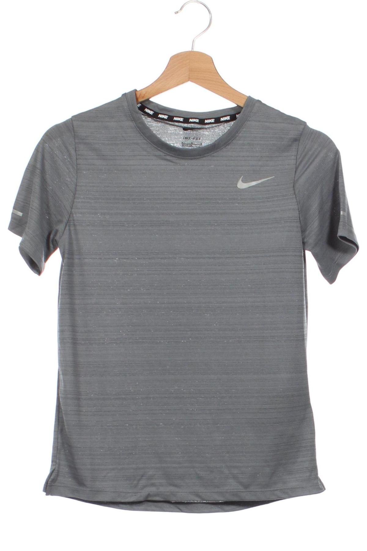 Детска тениска Nike, Размер 9-10y/ 140-146 см, Цвят Сив, Цена 45,43 лв.