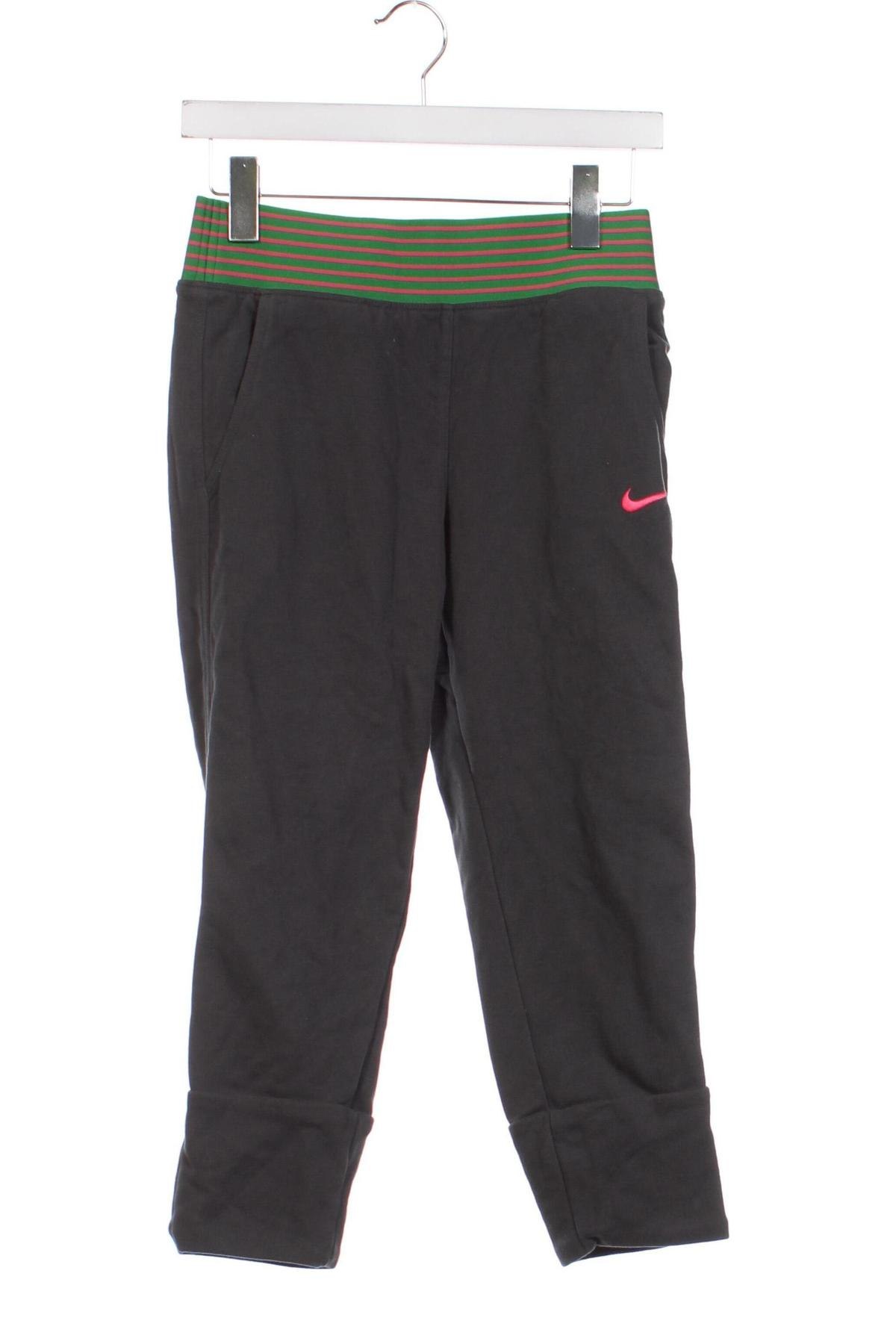 Детско спортно долнище Nike, Размер 11-12y/ 152-158 см, Цвят Сив, Цена 36,54 лв.