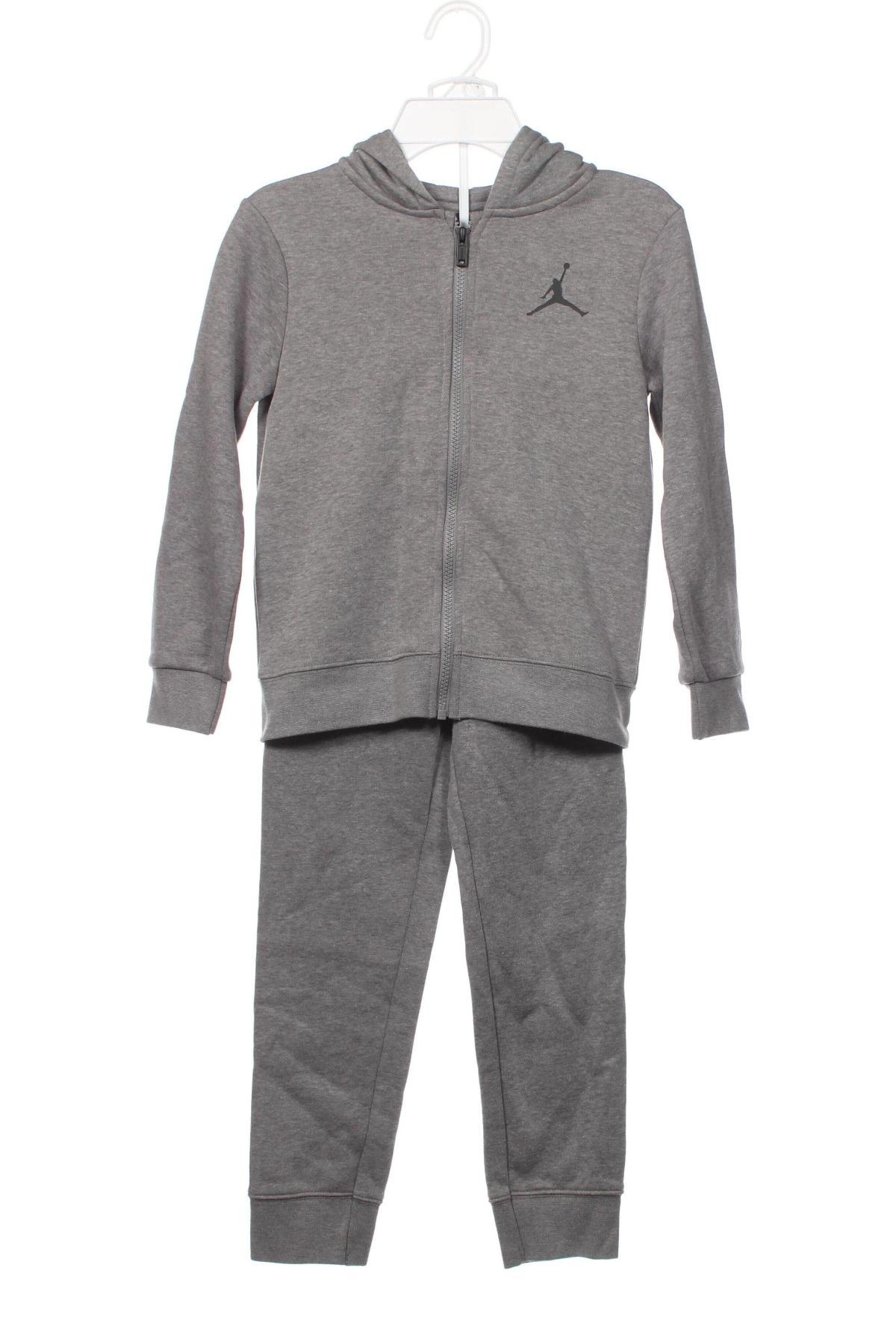 Kinder - Set Air Jordan Nike, Größe 5-6y/ 116-122 cm, Farbe Grau, Preis € 97,42