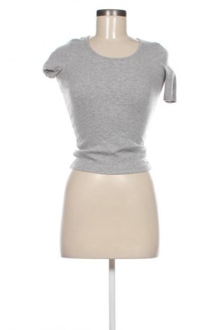 Damen T-Shirt Cropp, Größe S, Farbe Grau, Preis 5,99 €