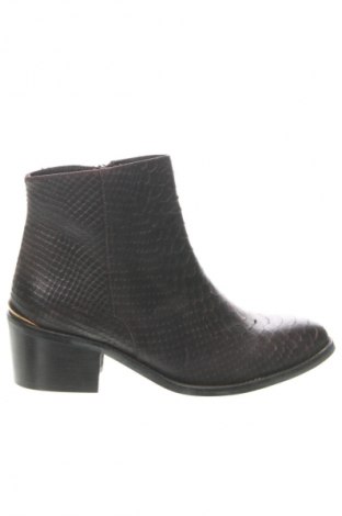 Botine de damă Jonak, Mărime 36, Culoare Maro, Preț 891,88 Lei